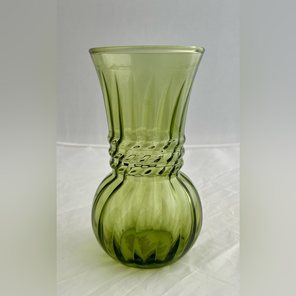 Vintage Anchor Hocking Avocado Green Vase w/Ribbed Base Rope Design Optic Swirl